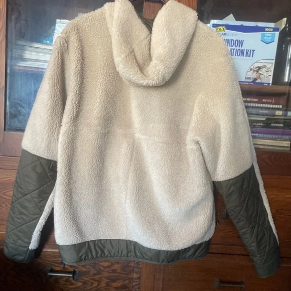 Patagonia Men's Woolyester Pile  Fleece Hoodie in Cream and Olive - Picture 2 of 7